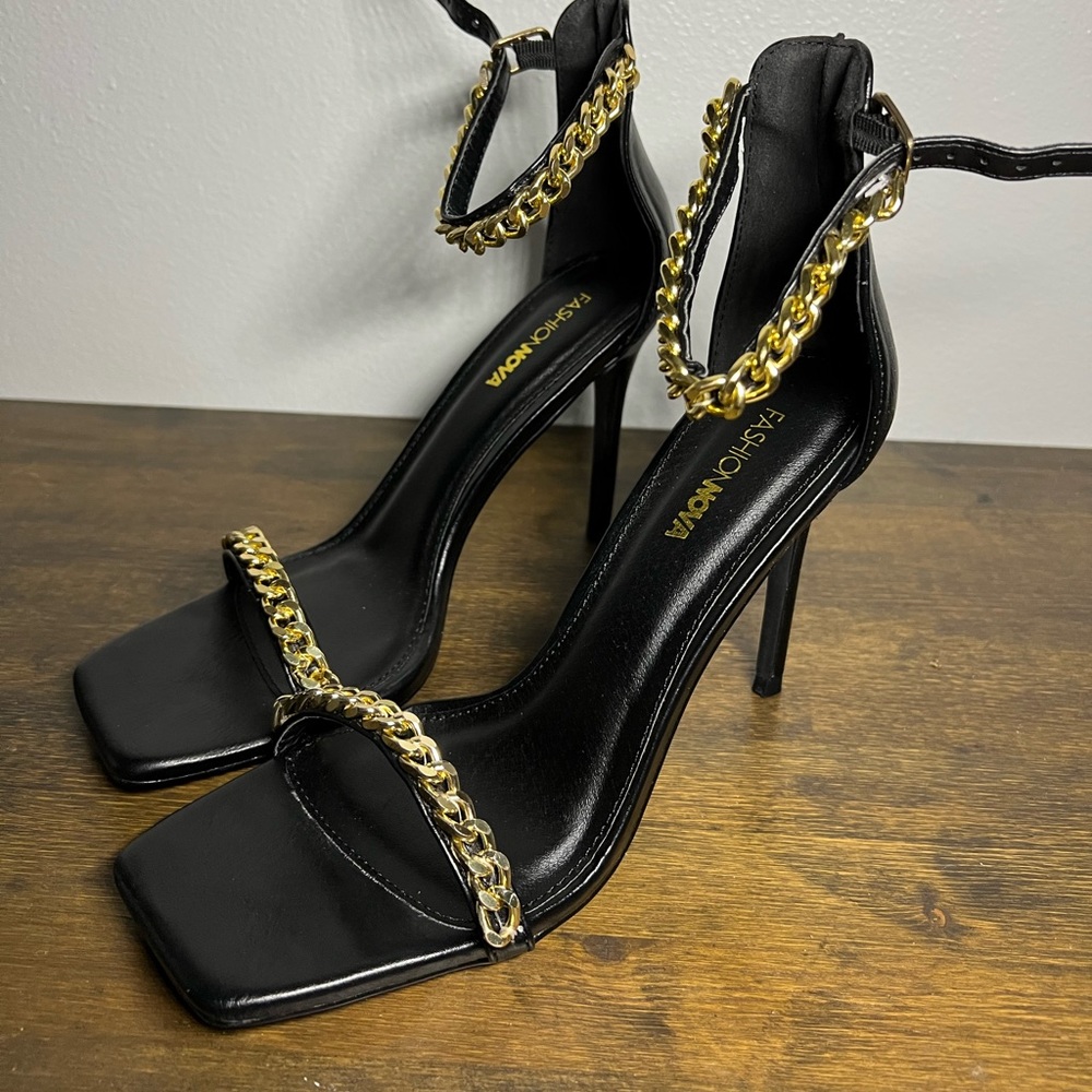High heels Size 8.5 black